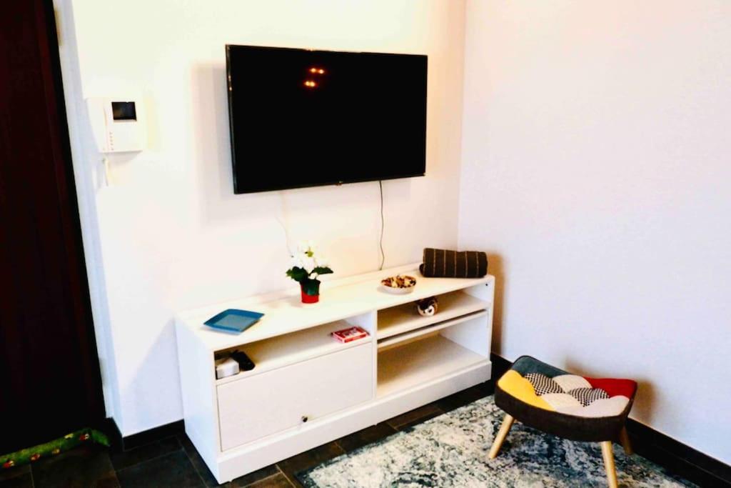 Attico Nel Cuore Delle Langhe - Free Parking Wi-Fi E Ac Άλμπα Εξωτερικό φωτογραφία